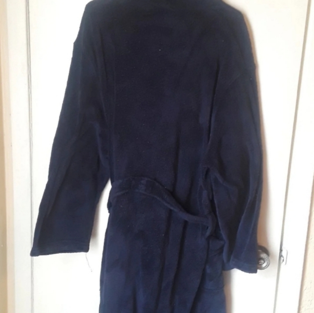 Robe - Picture 2 of 2
